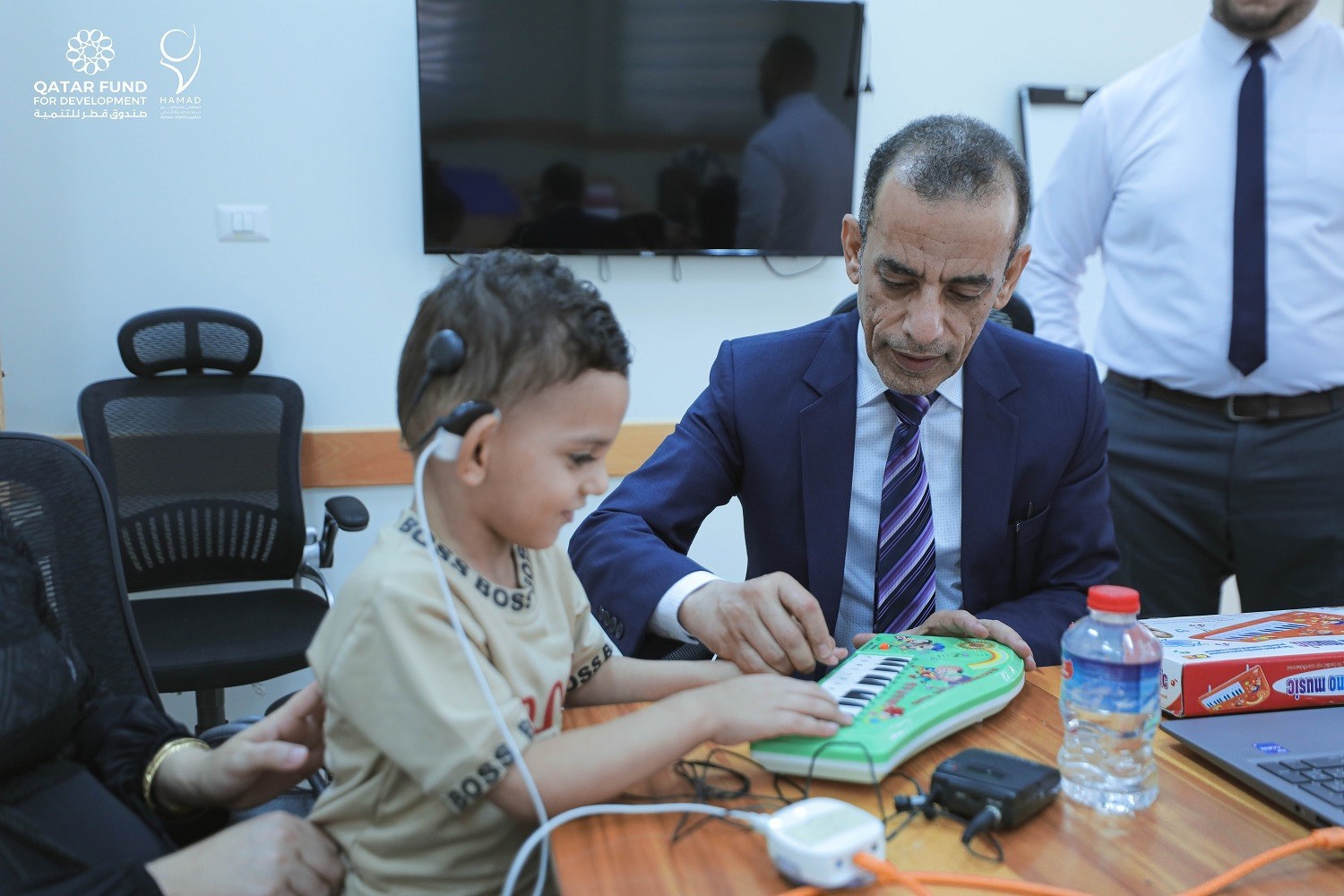 مستشفى حمد بغزة يتجهز لإجراء 50 عملية زراعة قوقعة