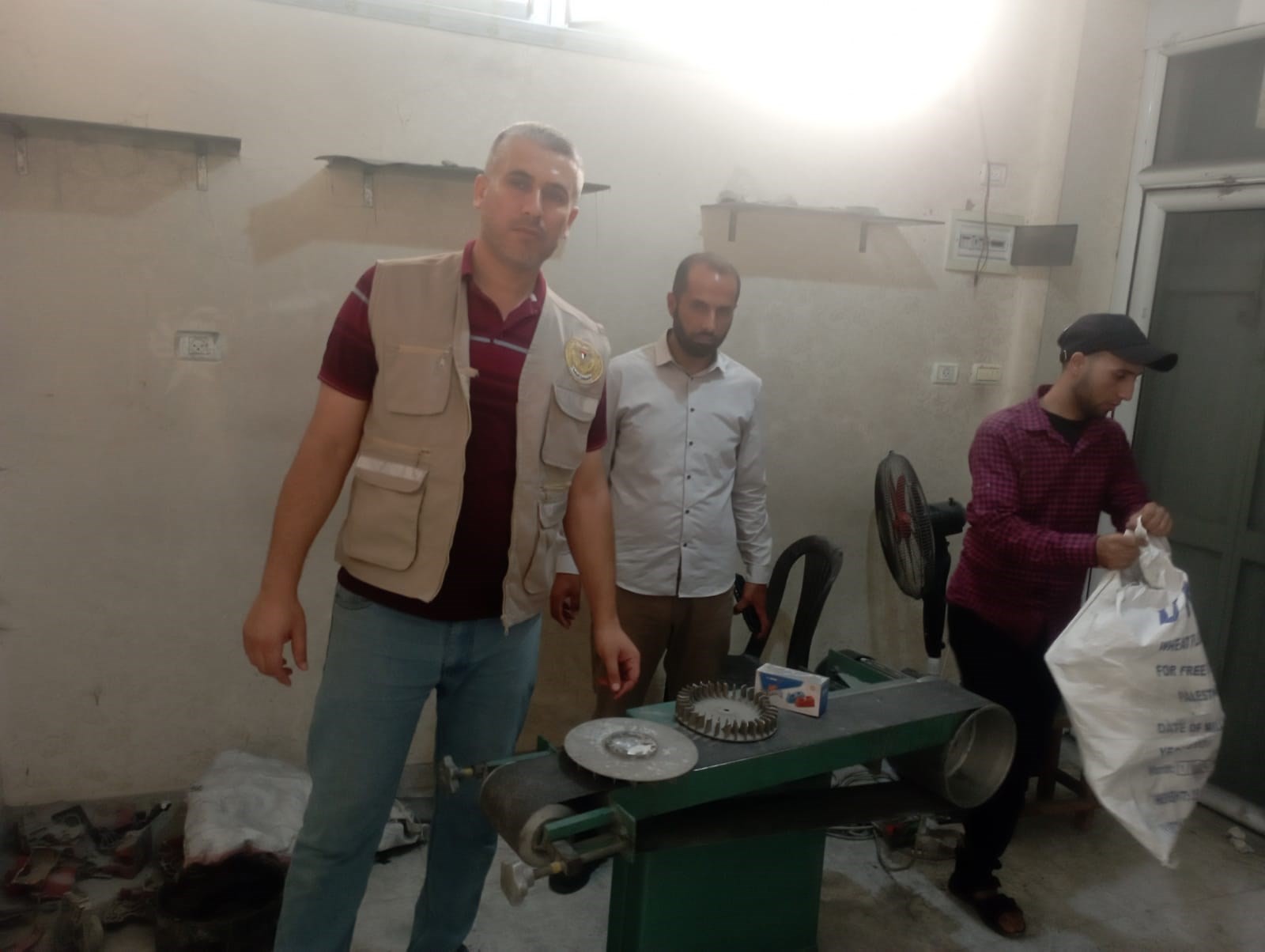 بالصور: ضبط ورشتين لتصنيع المفرقعات الخطرة في غزة