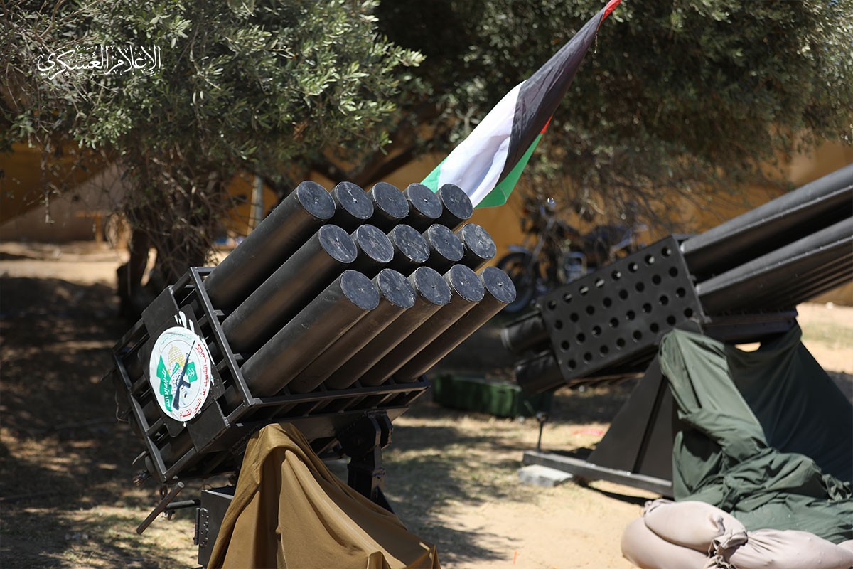 شاهد: كتائب القسام تنشر صور الأسلحة المستخدمة في عملية أبو مطيبق