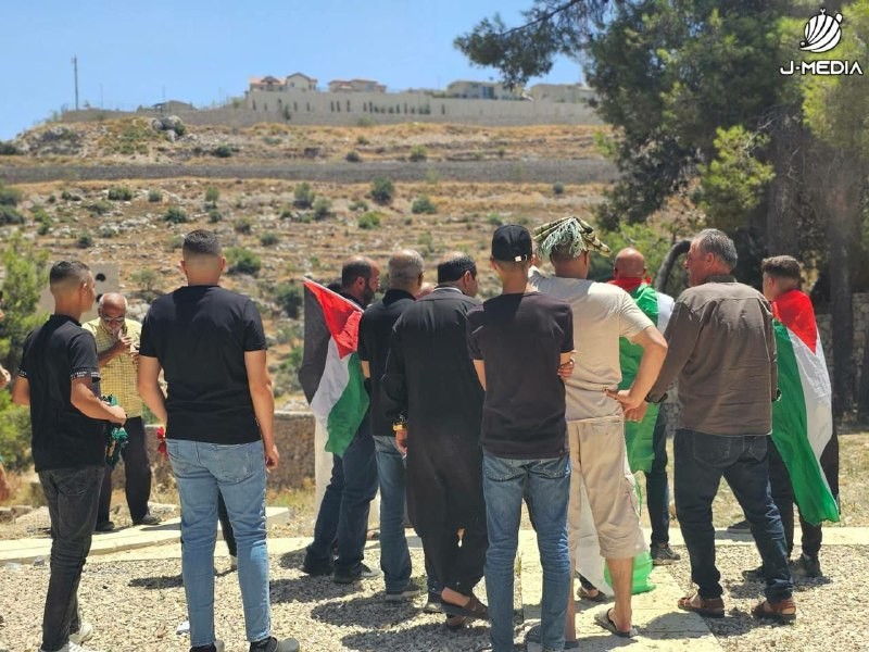 العشرات يؤدون صلاة الجمعة في برك سليمان السياحية جنوب بيت لحم