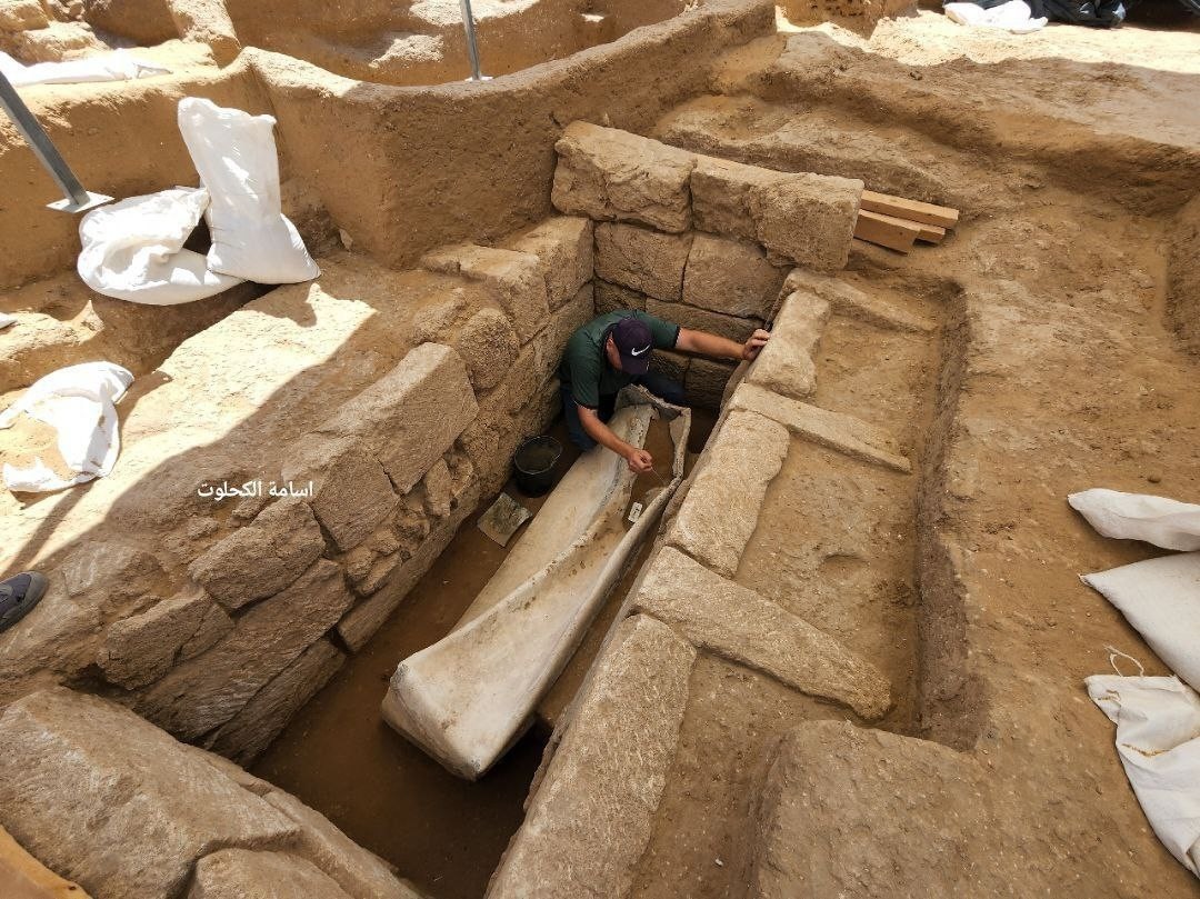 سياحة غزة تعثر على تابوت أثري داخل المقبرة الرومانية
