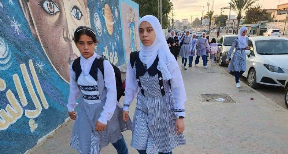 حوالي 625 ألف طالب يتوجهون إلى مدارسهم اليوم في قطاع غزة