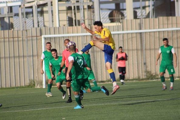 بالصور : اهلي بيت حانون وشباب الزوايدة يحففان فوزهما الاول في الدرجة الاولى