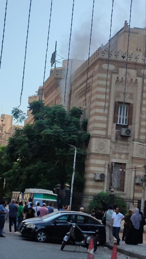 اندلاع حريق هائل في مبنى وزارة الأوقاف المصرية بالقاهرة