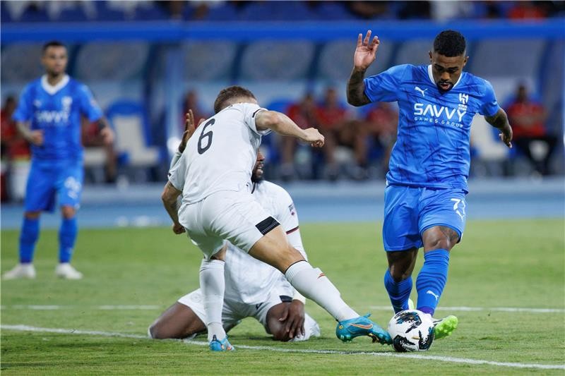 بالصور: الهلال يعبر الشباب.. ويلحق بالنصر إلى نهائي كأس الملك سلمان