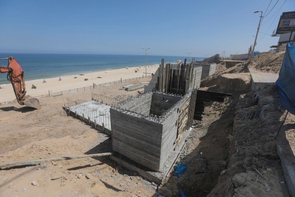 بلدية غزة تُنشئ حديقة عامة على شاطئ البحر