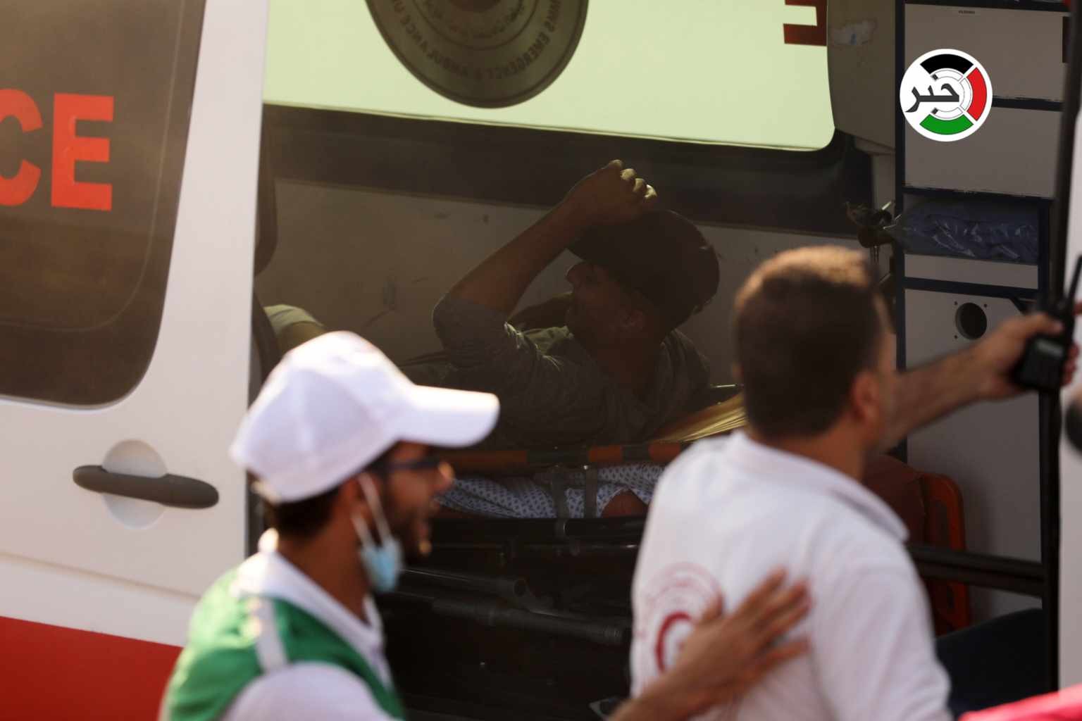بالصور: إصابة مواطن برصاص الاحتلال وآخرين بالاختناق خلال قمع تظاهرة شرق غزة