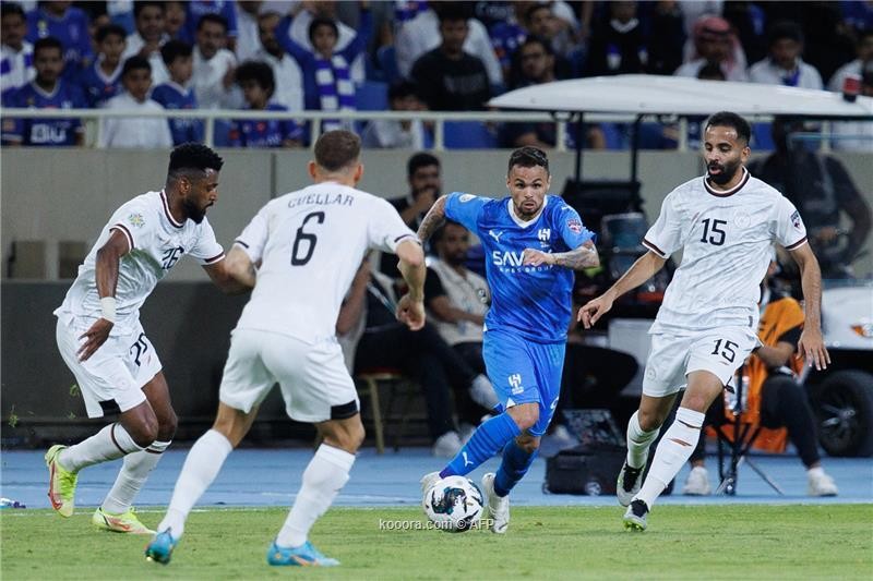 بالصور: الهلال يعبر الشباب.. ويلحق بالنصر إلى نهائي كأس الملك سلمان