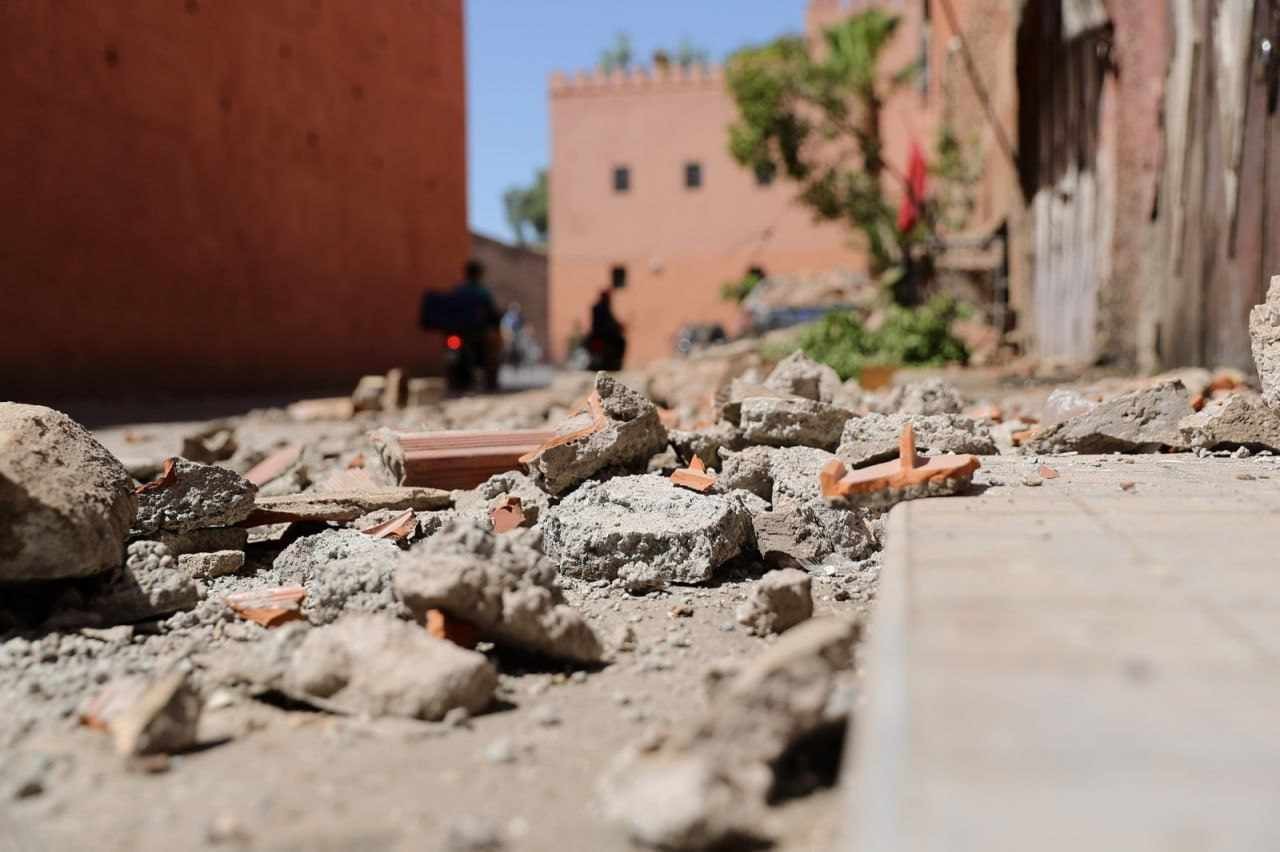 ارتفاع حصيلة ضحايا الزلزال المُدمر في المغرب لـ2497 قتيل و2476 جريح