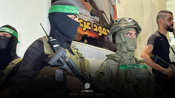 بالصور: كتائب القسام بالضفة تُنظم عرضًا عسكريًا في مخيم جنين