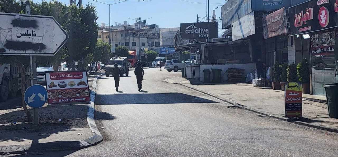 الاحتلال يُغلق محيط نابلس بالحواجز العسكرية ويُشدد الإجراءات