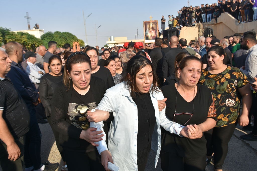 الآلاف من أهالي نينوى يُشيعون جثامين ضحايا حريق صالة الأفراح