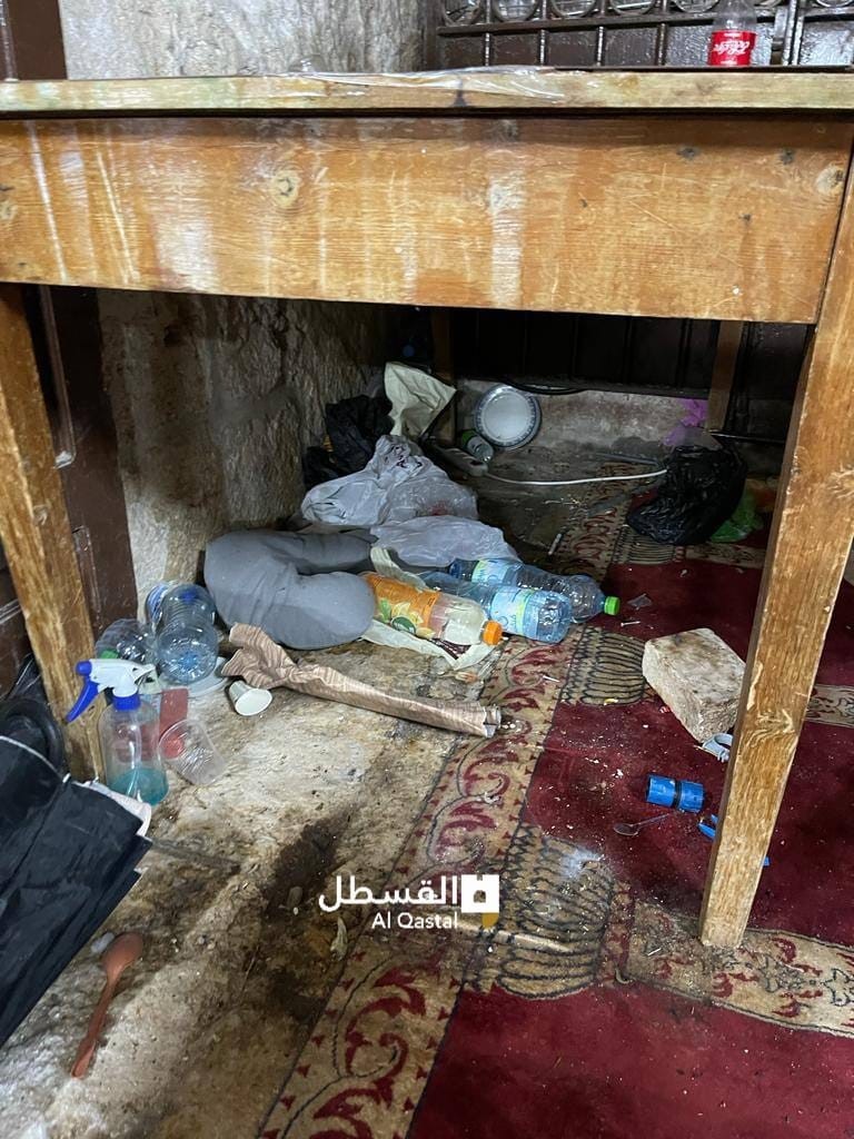 قوات الاحتلال تقتحم مصلى باب الرّحمة وتُدمر محتوياته