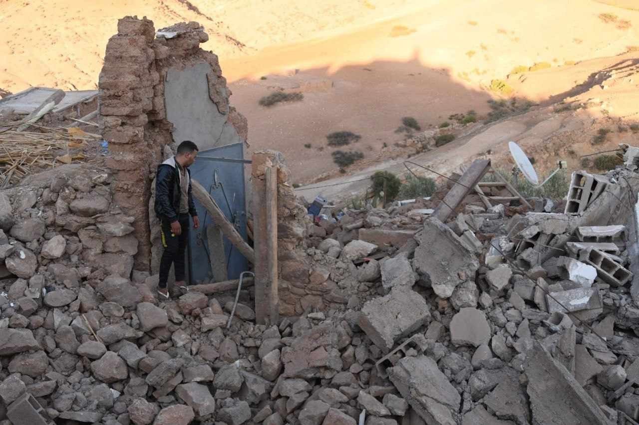 ارتفاع حصيلة ضحايا الزلزال المُدمر في المغرب لـ2497 قتيل و2476 جريح