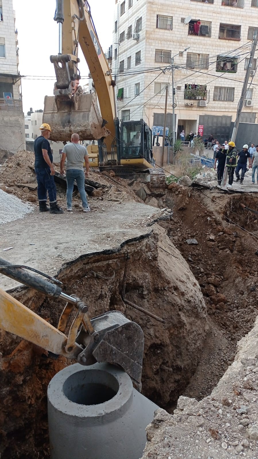 وفاة عاملين أثناء عملية إصلاح وتأهيل أحد شوارع مدينة نابلس