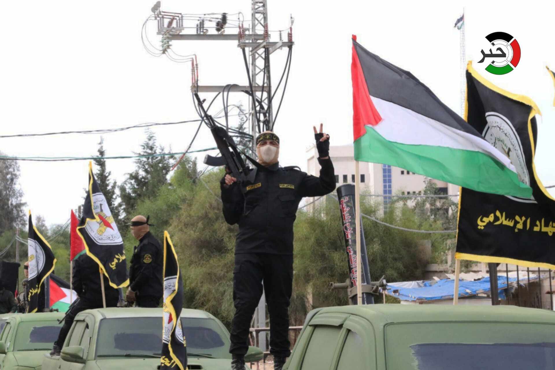 بالصور: سرايا القدس تنظم مسيرًا عسكريًا جنوب مدينة غزة