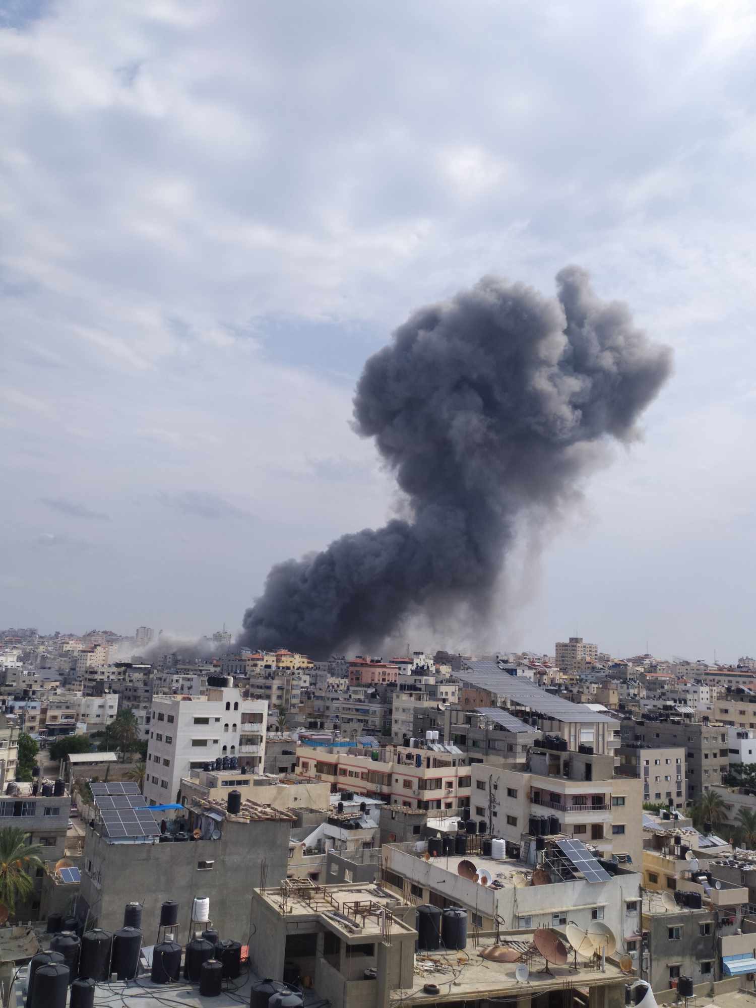 طائرات الاحتلال تقصف مسجد السوسي بمخيم الشاطئ غرب مدينة غزة