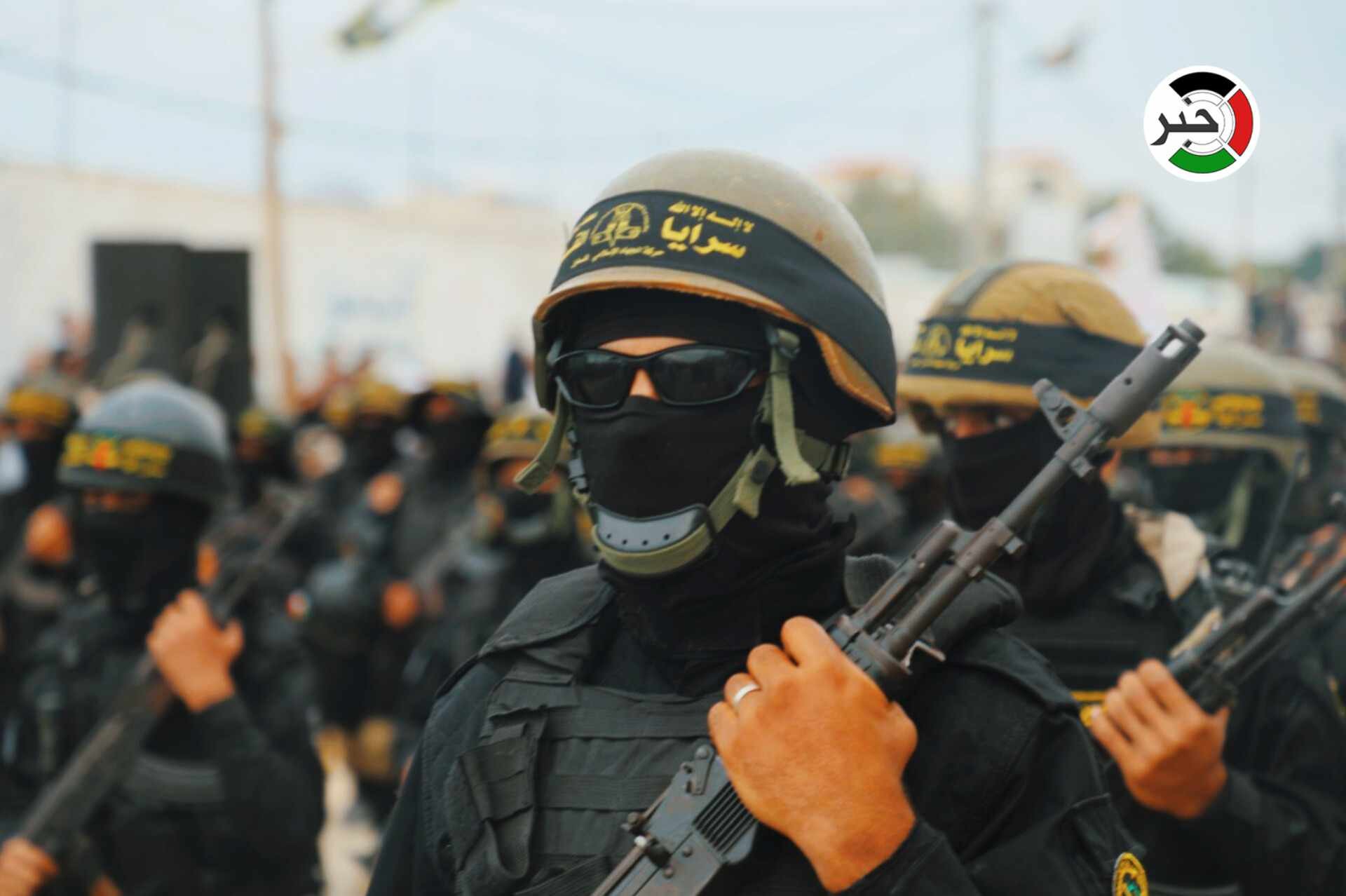 بالصور: سرايا القدس تنظم مسيرًا عسكريًا جنوب مدينة غزة