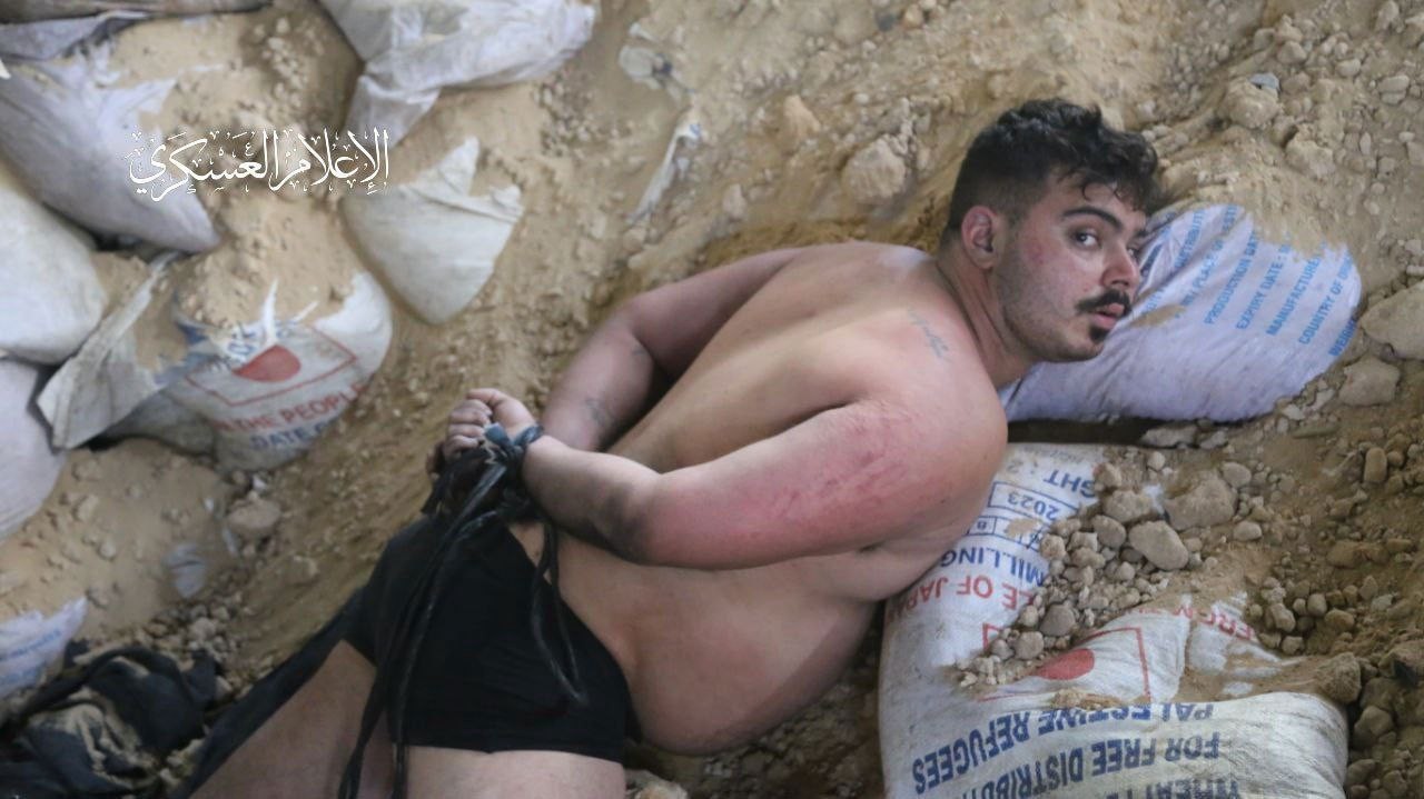 محدث: "القسام" تنشر مشاهد جديدة لجنود أسرى واستهداف آخرين و"قلبة" بقذائف