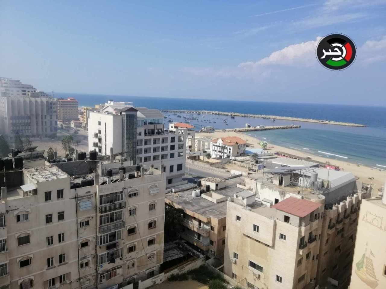 بالفيديو والصور: بوارج الاحتلال تقصف ميناء غزة بعدة قذائف
