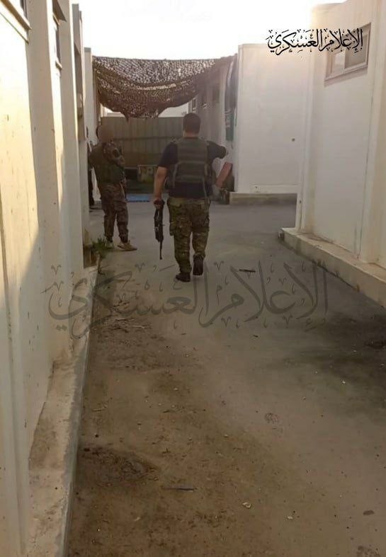 الإعلام العبري: القسام يُسيطر على كيبوتس وموقع كرم أبو سالم ويأسر 35 جنديًا