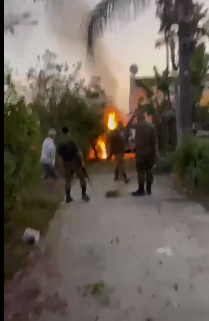 بالصور : حريق هائل في "كريات شمونة" شمال إسرائيل إثر سقوط صاروخ من جنوب لبنان