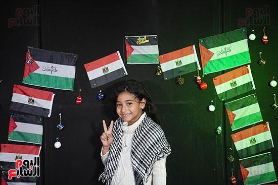 صور: جينا نعايدكم بالعيد.. رسائل إنسانية من أطفال مصر لإخوانهم الفلسطينيين.