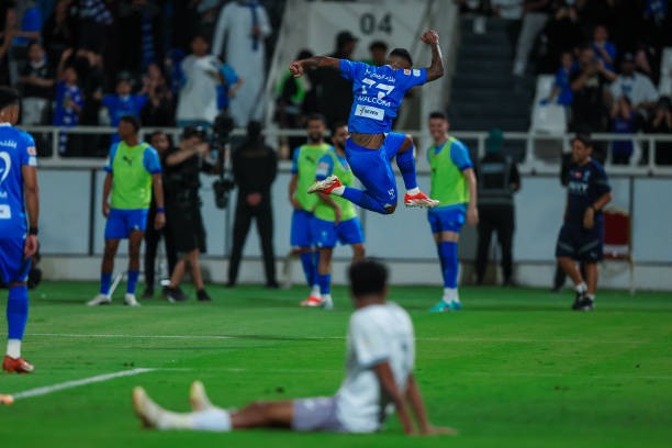 بالصور.. الهلال يتخطى الطائي بأقل مجهود