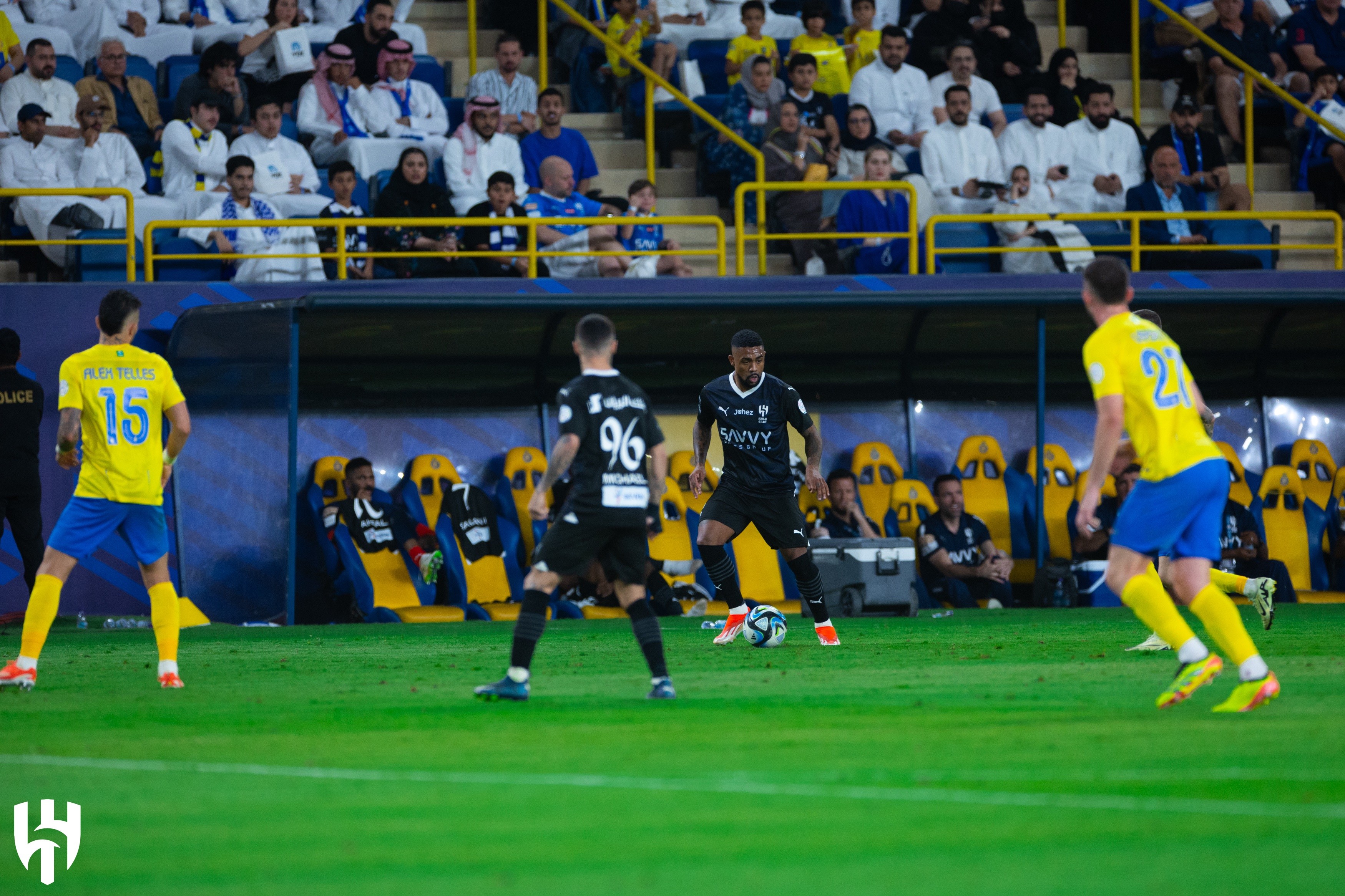 بالصور : الهلال يرفض السقوط.. والنصر يخدش كبرياء البطل