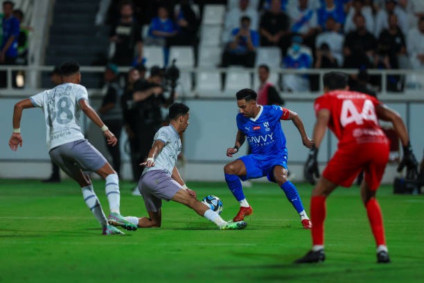 بالصور.. الهلال يتخطى الطائي بأقل مجهود