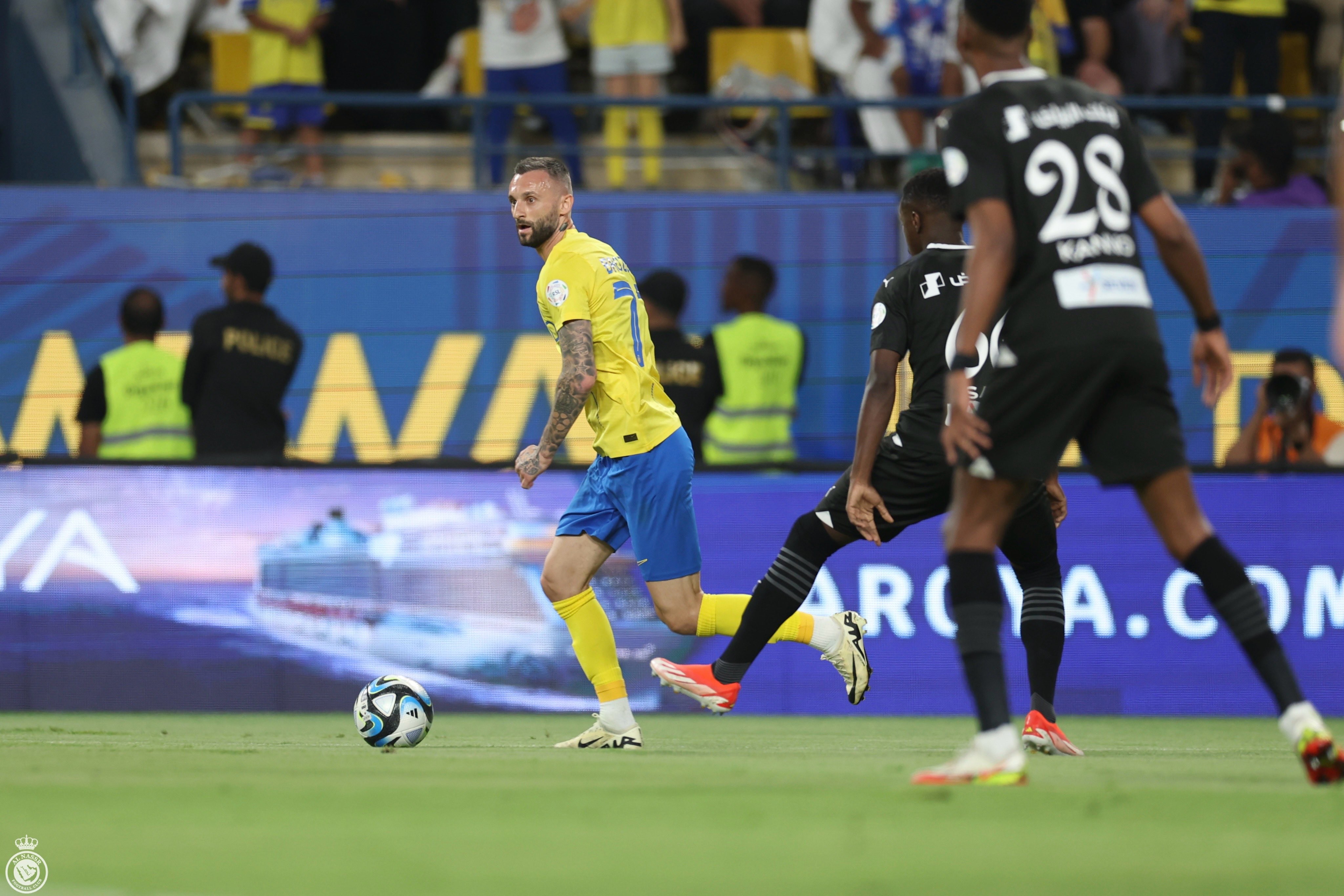 بالصور : الهلال يرفض السقوط.. والنصر يخدش كبرياء البطل