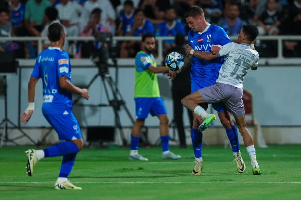 بالصور.. الهلال يتخطى الطائي بأقل مجهود