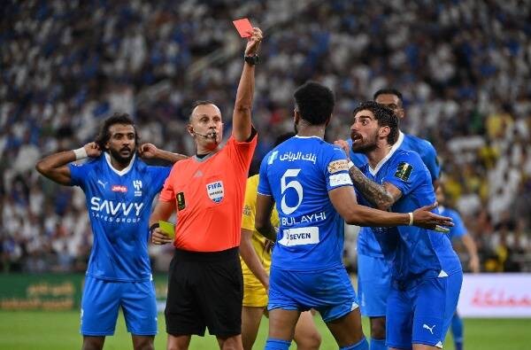 بالصور : سيناريو مجنون.. الهلال يقهر النصر ويتوج بطلا لكأس الملك