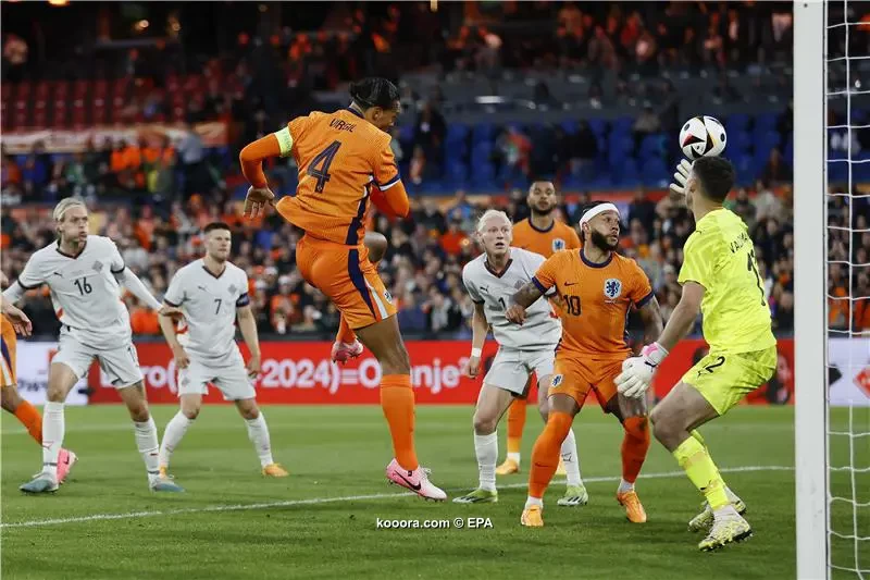 بالصور: هولندا تحذر منافسيها بفوز كاسح