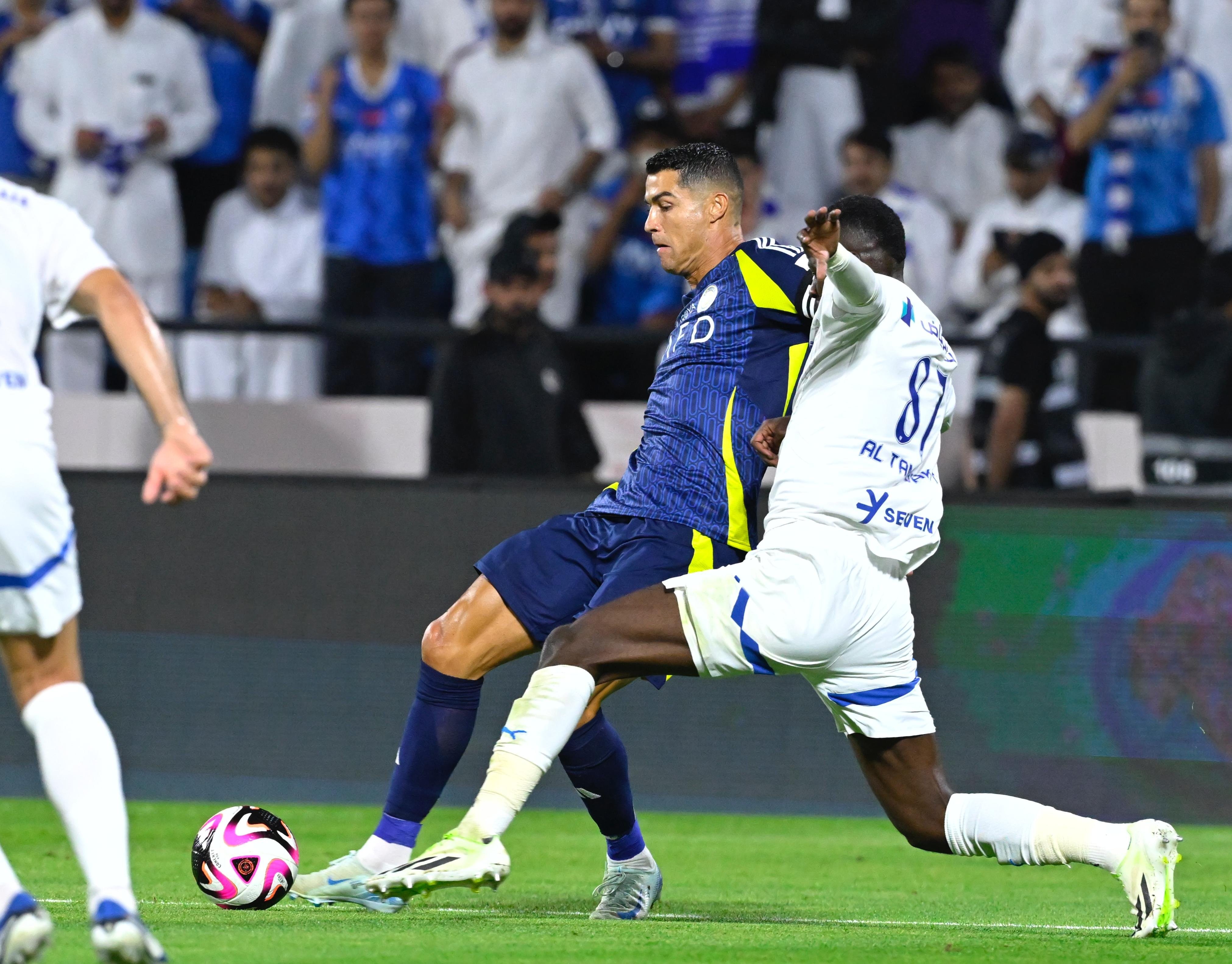 بالصور : ريمونتادا قاسية تتوج الهلال بطلا للسوبر السعودي على حساب النصر