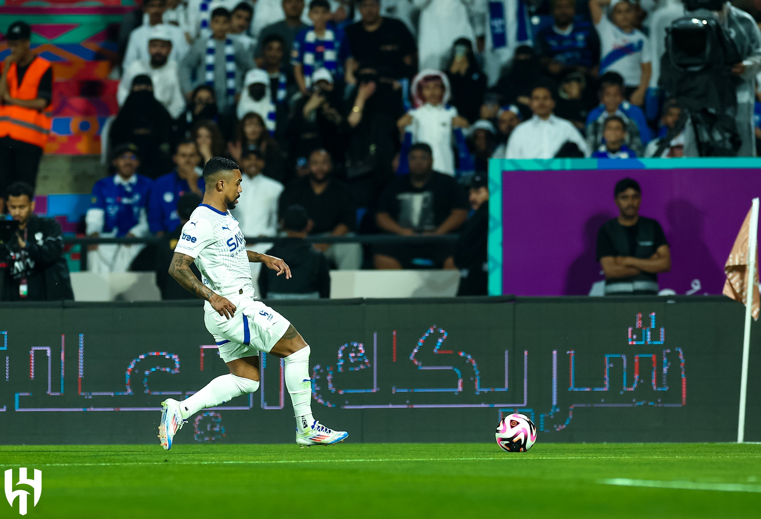 بالصور : ريمونتادا قاسية تتوج الهلال بطلا للسوبر السعودي على حساب النصر