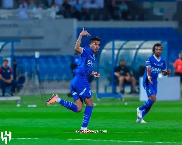 بالصور : الهلال يتعذب قبل اجتياز محطة ضمك الصعبة