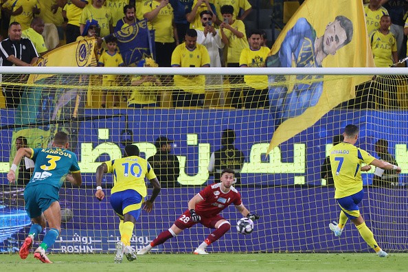 بالصور: ماني ورونالدو يقودان قطار النصر لدهس العروبة