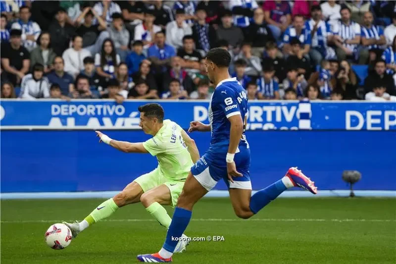 بالصور :  برشلونة يدهس ألافيس بهاتريك ليفاندوفسكي