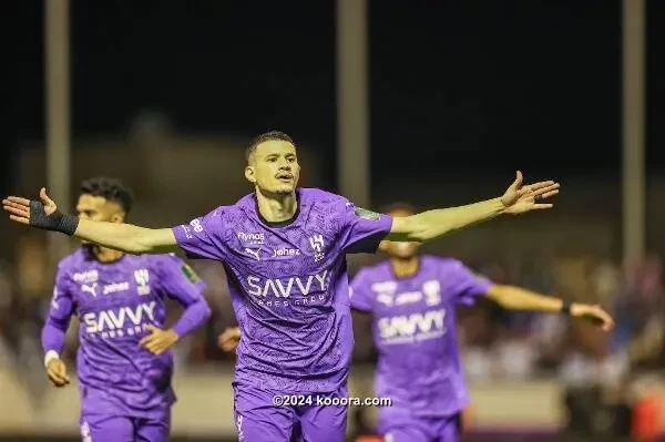 بالصور.. الهلال يكتسح الطائي بكأس الملك