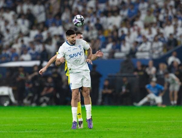 تعادل مثير يحكم ديربي النصر والهلال في ليلة الأهداف الملغية