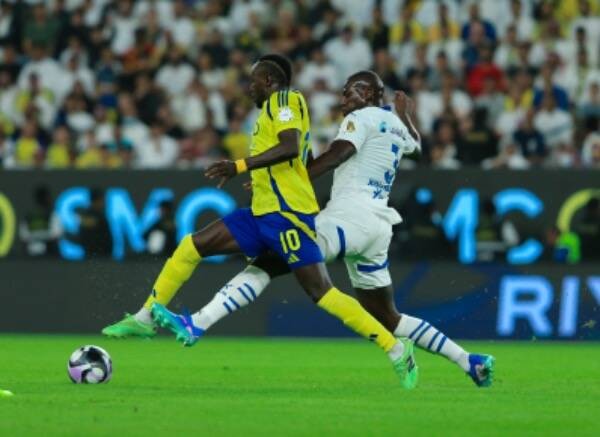 تعادل مثير يحكم ديربي النصر والهلال في ليلة الأهداف الملغية