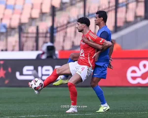 بالصور : الأهلي يقتنص صدارة الدوري المصري بعبور سموحة