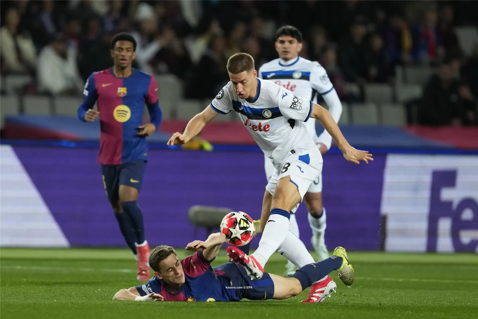 بالصور : برشلونة يرفض الصدارة ويلقي بأتالانتا في ملحق دوري الأبطال