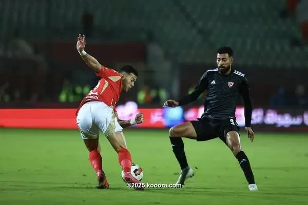 بالصور: الأهلي يعبر بتروجيت ويتصدر الدوري المصري مؤقتا