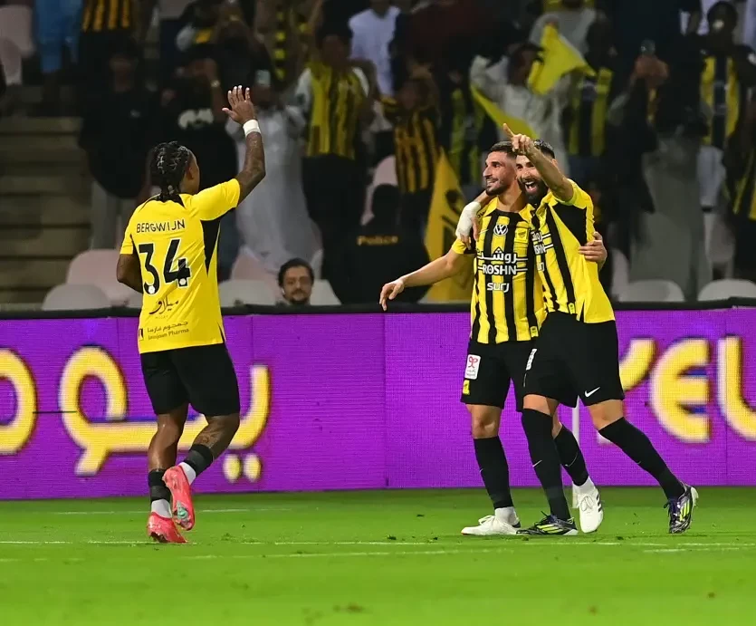 بالصور : الاتحاد يقبل هدية الهلال ويبتعد بالصدارة من بوابة الوحدة