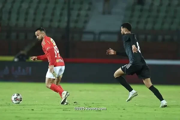 بالصور: الأهلي يعبر بتروجيت ويتصدر الدوري المصري مؤقتا