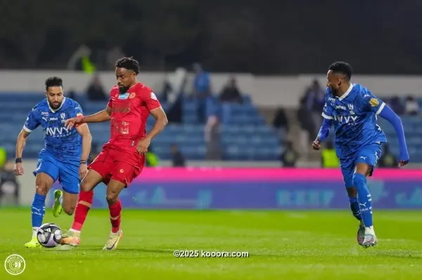 بالصور.. ضمك يزيح الهلال من صدارة دوري روشن