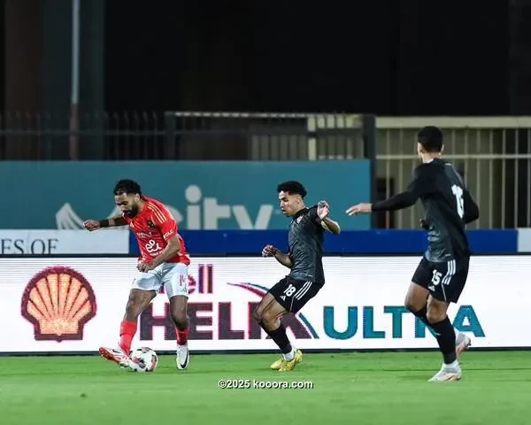 بالصور: الأهلي يعبر بتروجيت ويتصدر الدوري المصري مؤقتا