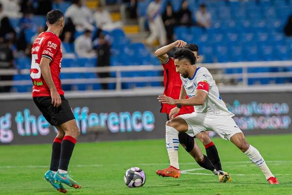 بالصور.. الهلال يفتتح عهد الشلهوب باكتساح الرائد